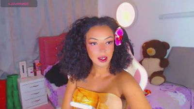 lauracollingsss live cam on Cam4