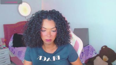lauracollingsss live cam on Cam4