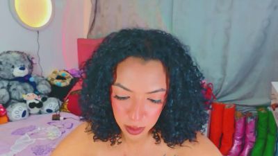 lauracollingsss live cam on Cam4
