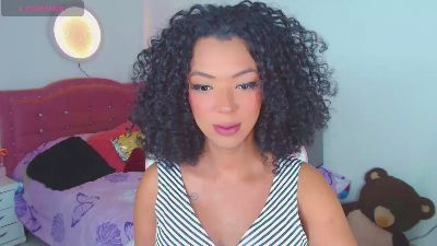 lauracollingsss live cam on Cam4