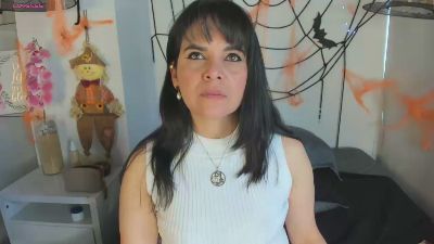 laurahotties live cam on Cam4