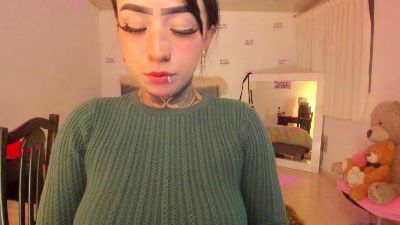 lauramillers live cam on Cam4