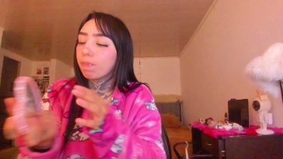 lauramillers live cam on Cam4