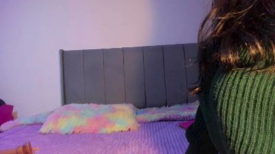 lauramillers live cam on Cam4