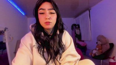 lauramillers live cam on Cam4