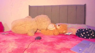 lauramillers live cam on Cam4