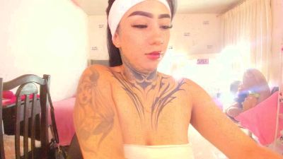 lauramillers live cam on Cam4