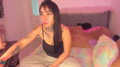 lauramillers live cam on Cam4