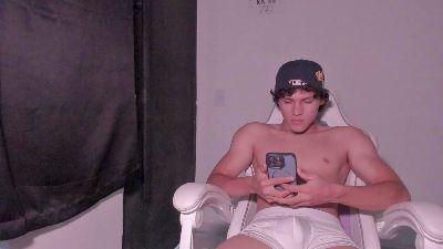 laureent__ live cam on Cam4