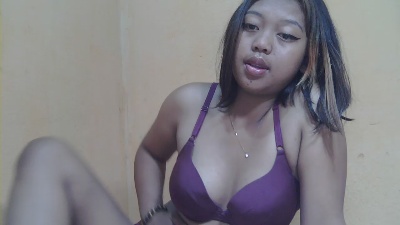 laurencia9794 live cam on Cam4