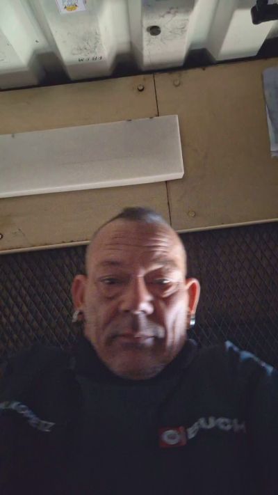 lefty99 live cam on Cam4