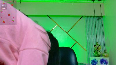 lena_roses live cam on Cam4
