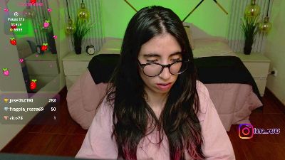 lena_roses live cam on Cam4