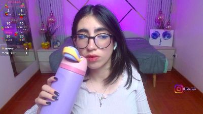 lena_roses live cam on Cam4
