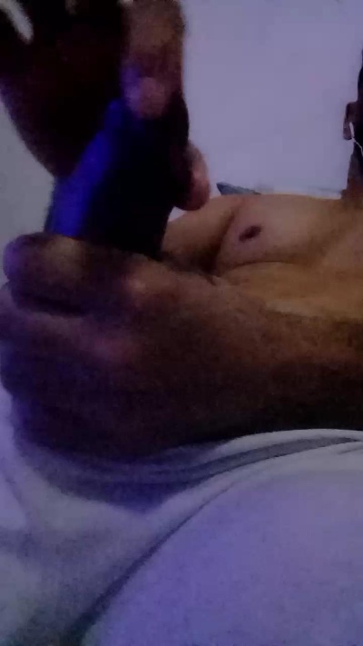 leo23cmgato384 live cam on Cam4
