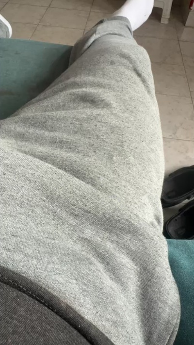 leo34566 live cam on Cam4