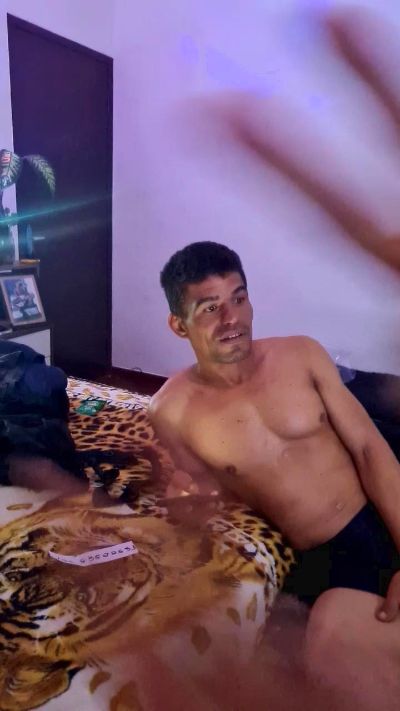 leo_kenzo live cam on Cam4
