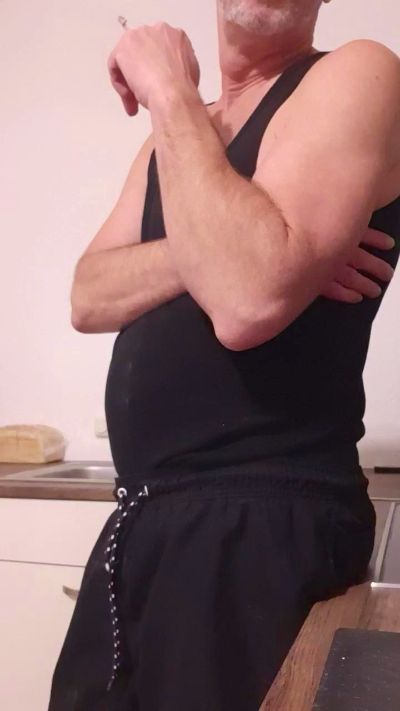 leon1421 live cam on Cam4