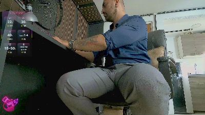leon_1717 live cam on Cam4
