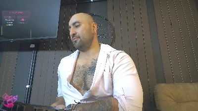 leon_1717 live cam on Cam4