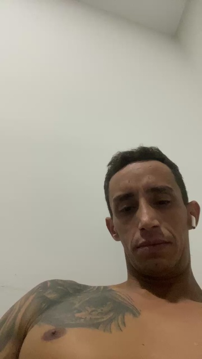 leonardobrasil3 live cam on Cam4