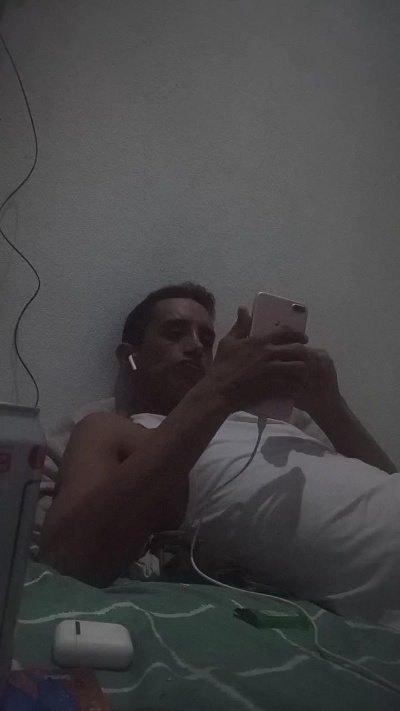 leonardobrasil3 live cam on Cam4
