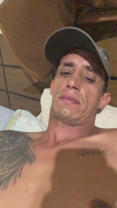 leonardobrasil3 live cam on Cam4