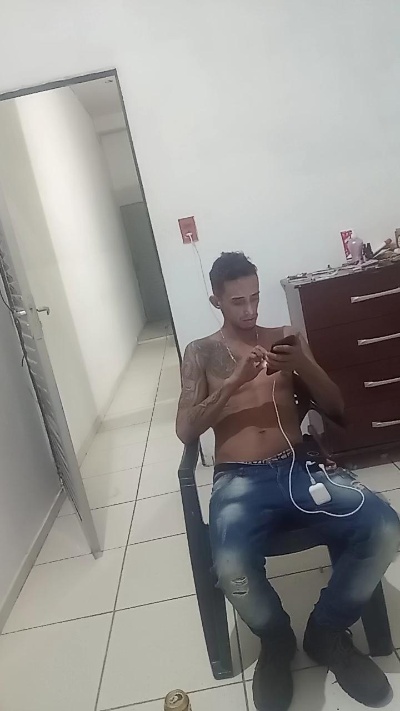 leonardobrasil3 live cam on Cam4