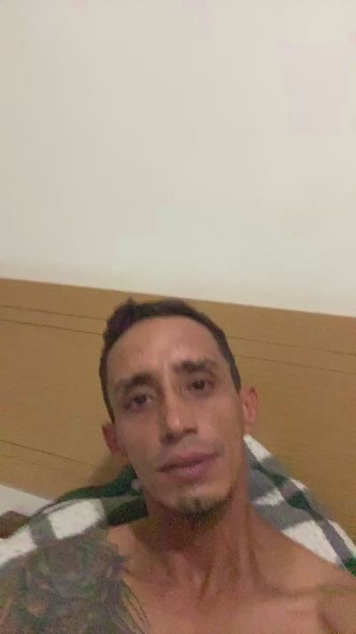 leonardobrasil3 live cam on Cam4