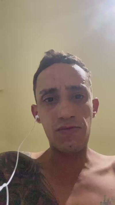 leonardobrasil3 live cam on Cam4