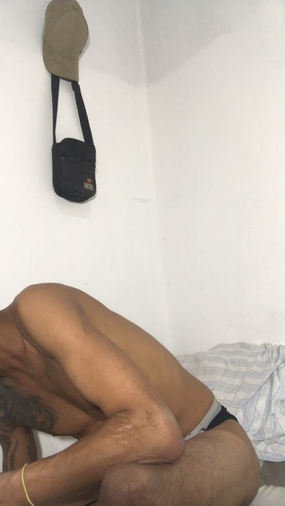 leonardobrasil3 live cam on Cam4