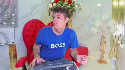leonel_bigcum live cam on Cam4