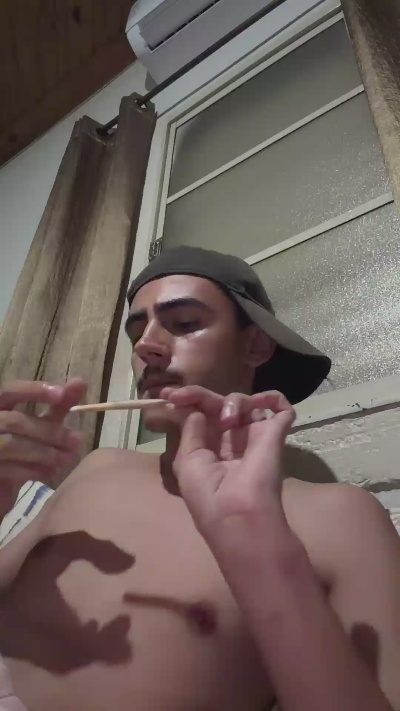 leozinhoo0 live cam on Cam4