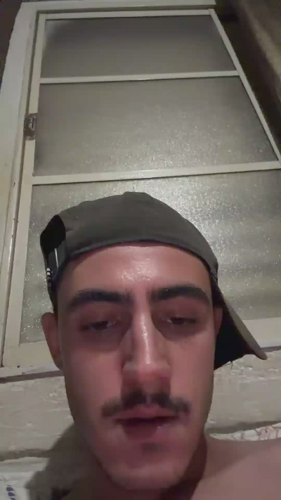 leozinhoo0 live cam on Cam4