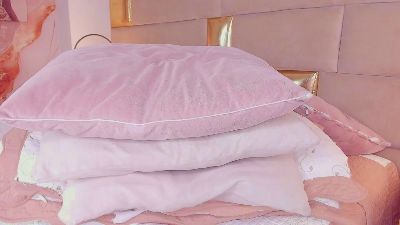 lesly_cute live cam on Cam4