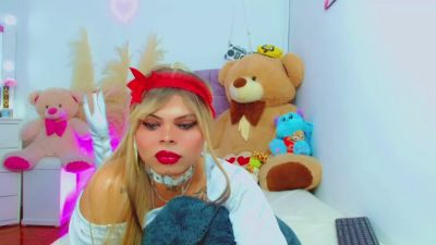 leslychaneldoll live cam on Cam4