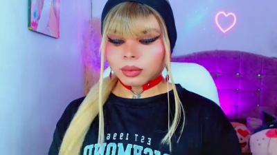leslychaneldoll live cam on Cam4