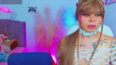 leslychaneldoll live cam on Cam4
