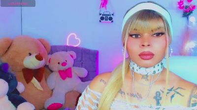 leslychaneldoll live cam on Cam4