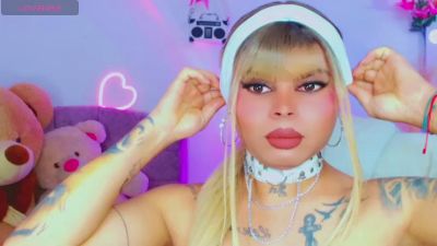 leslychaneldoll live cam on Cam4
