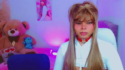 leslychaneldoll live cam on Cam4