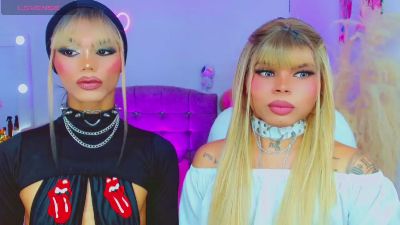 leslychaneldoll live cam on Cam4