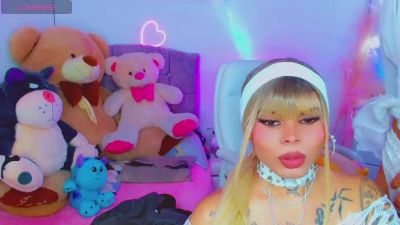leslychaneldoll live cam on Cam4