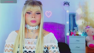 leslychaneldoll live cam on Cam4