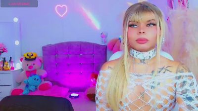 leslychaneldoll live cam on Cam4