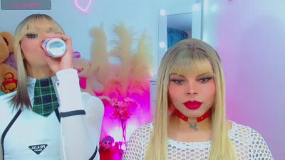 leslychaneldoll live cam on Cam4