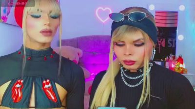 leslychaneldoll live cam on Cam4