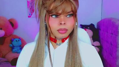 leslychaneldoll live cam on Cam4