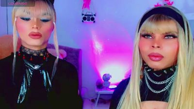 leslychaneldoll live cam on Cam4