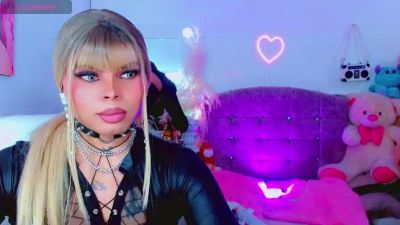leslychaneldoll live cam on Cam4